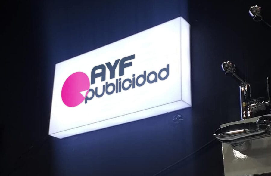 caja acrilica con iluminacion 2